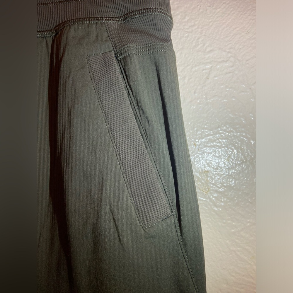 Lululemon pants - Picture 3 of 10